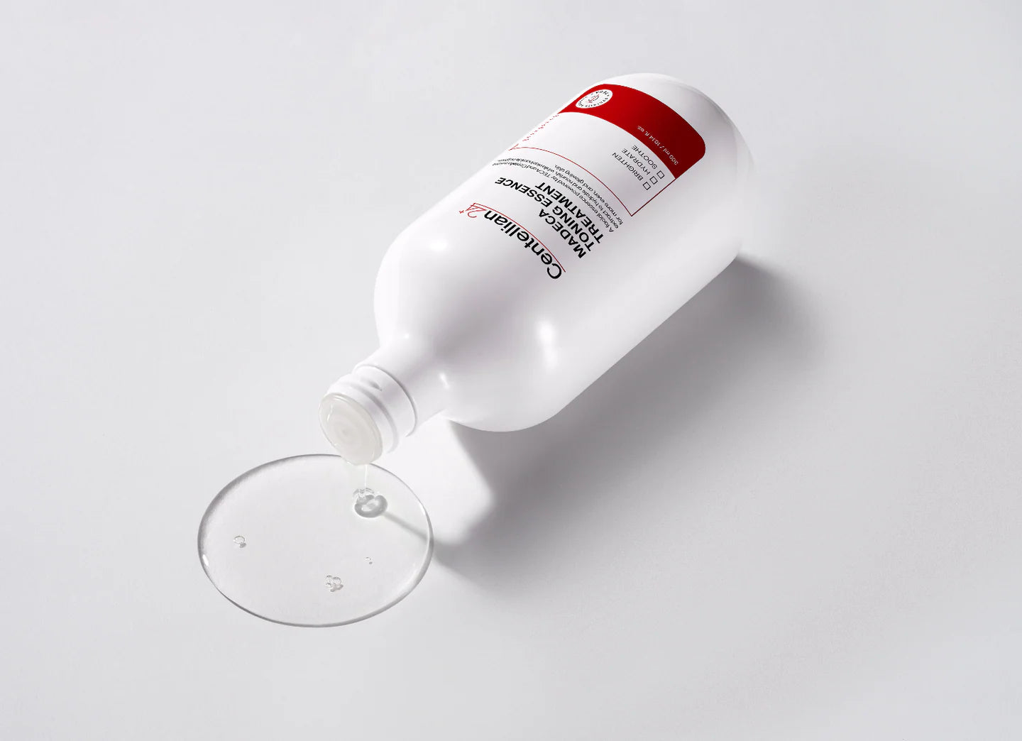 YABUKO Centellian24 Madeca tonizējoša sejas esence, 300 ml, gaiša un pilnīga pudelīte ar sejas kopšanas produktu