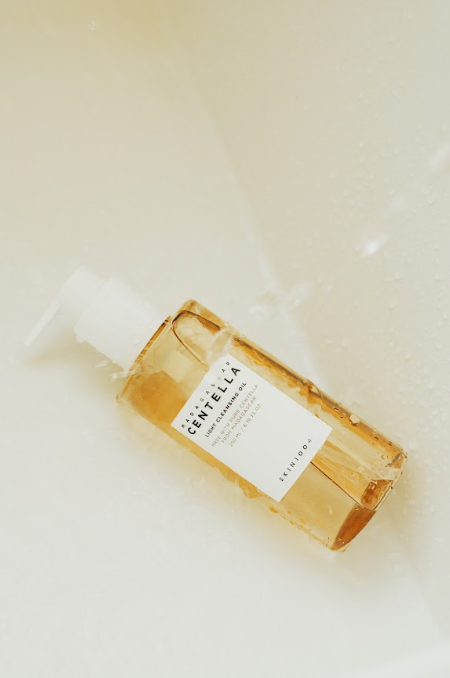 SKIN1004 Madagascar Centella viegla attīroša eļļa, 200ml, YABUKO zīmols, piemērota ādas kopšanai un mitrināšanai.