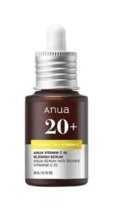 YABUKO C vitamīna serums pigmentācijai, 20g, ar skaidru pudeli un zāļu krāsu, uzklāts uz sejas ādas.