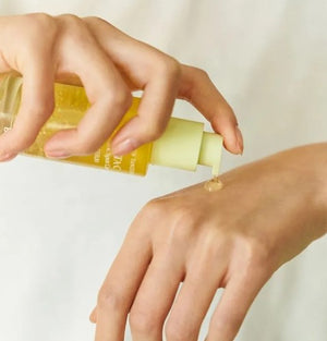 YABUKO Goodal Green Tangerine Vita-C C vitamīna serums pigmentācijas mazināšanai, tumšo plankumu ārstēšanai, iekšējs iepakojums.