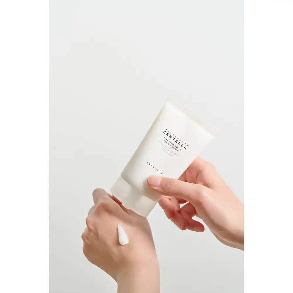 YABUKO SKIN1004 Madagascar Centella Tone Brightening Capsule Krēms, 75ml, redzams iepakojums un produkta iepildījums.