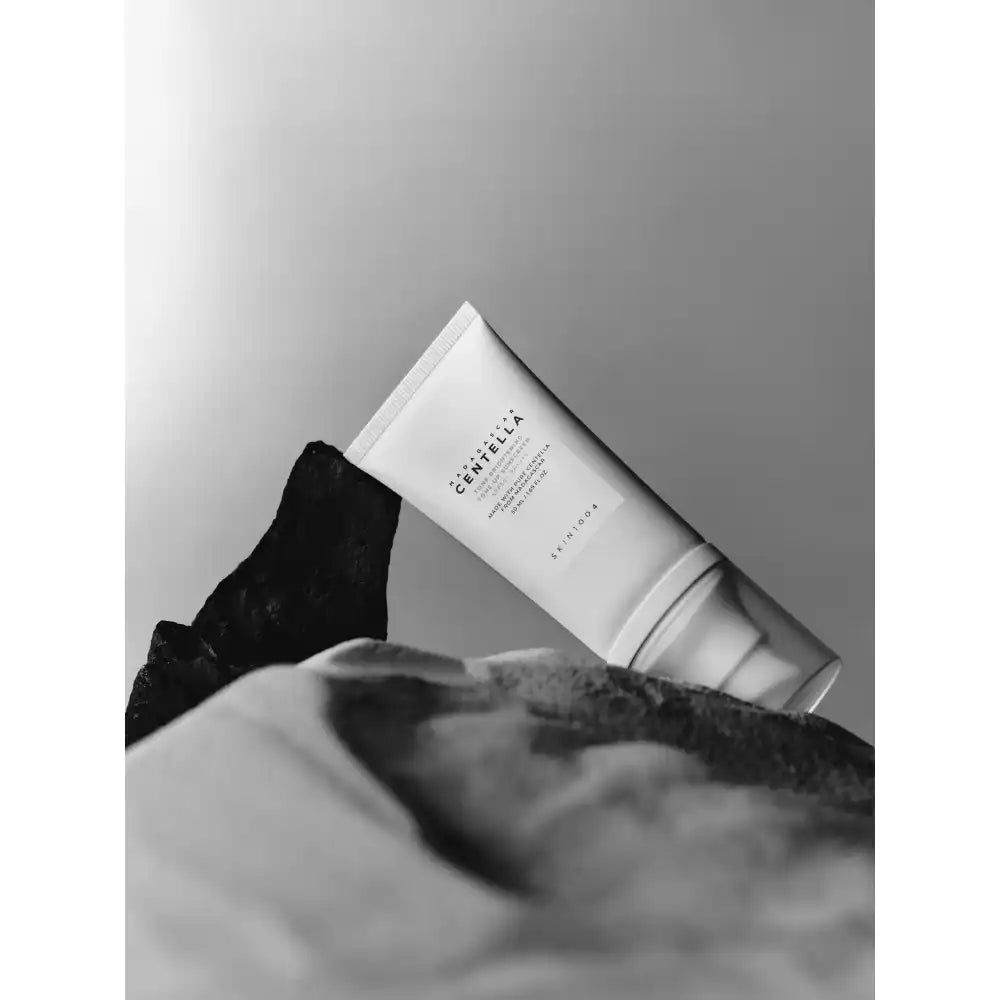 YABUKO SKIN1004 Madagascar Centella Tone-Up Saules Krēms SPF50, 50ml, ar vieglu tekstūru un dabisku gaišumu.